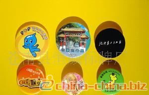 小巧金属，承载无限 交通标牌、徽章与工艺制品解析